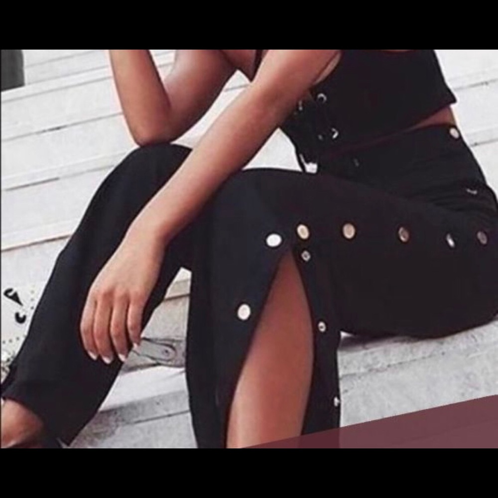 Belle Vere Black Side Button Pants Size 4